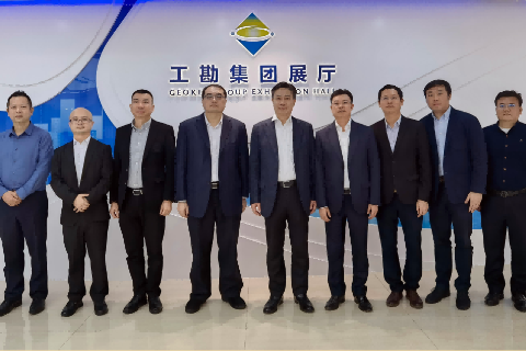  汕头高新区管委会考察团莅临yl23455永利集团考察指导